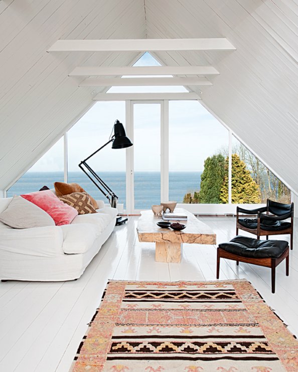 salon-blanc-sous-les-toits