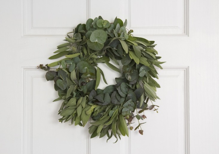 eucalyptus-and-sage-wreath-erin-boyle-gardenista-12